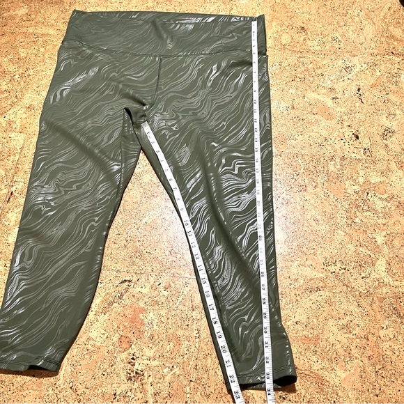 Fabletics Define Power Hold High Waisted Ranger Green Marbleize Print Leggings - Picture 13 of 16